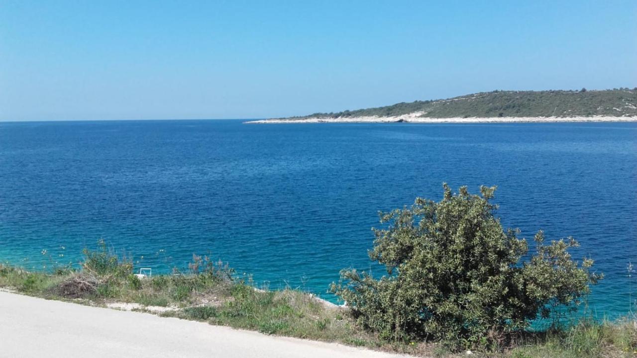 Domo Oliveto Villa Vinisce Luaran gambar